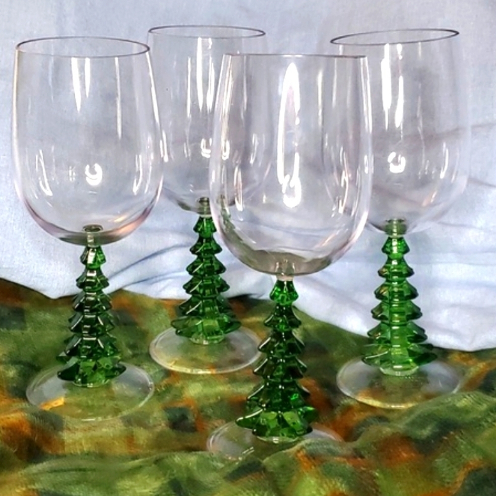 Set‎ of 4 Green Tree Stem Wine Glasses (Plastic)